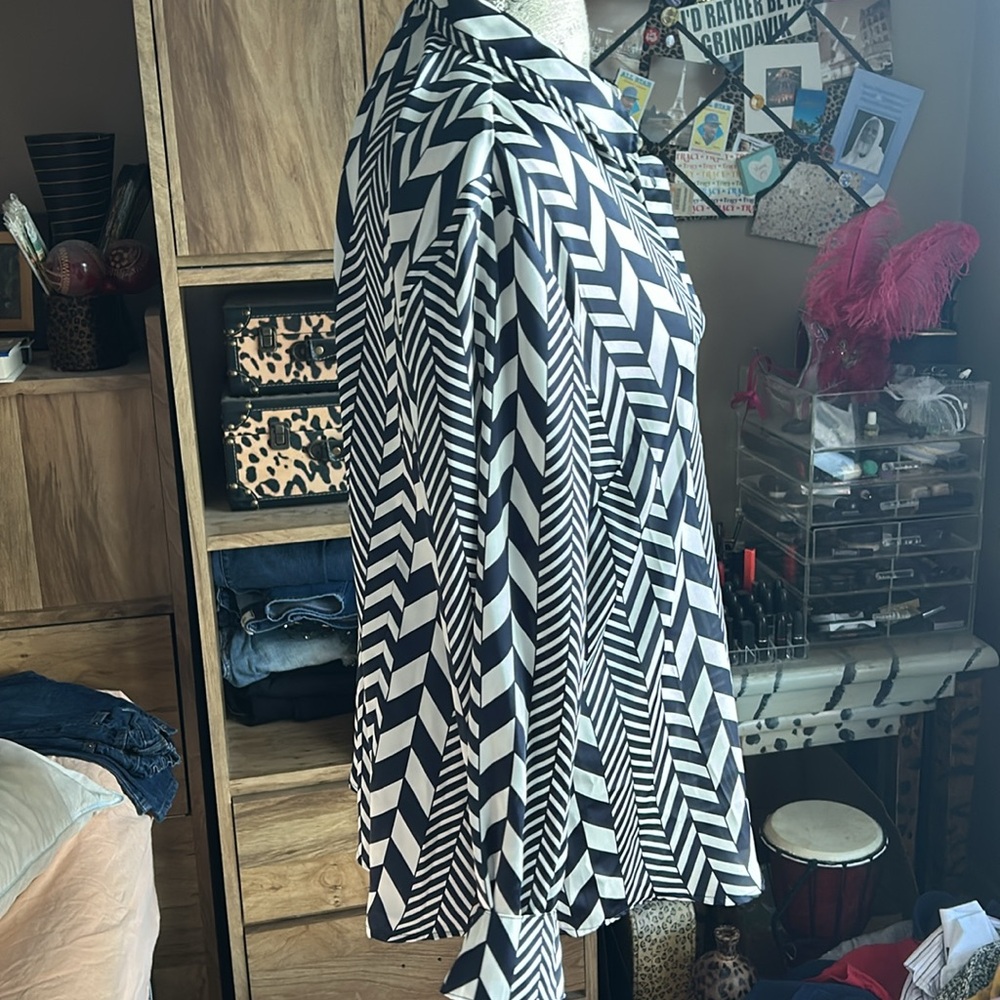Michael Kors Navy & White Chevron Button Down Shirt - XL - Picture 2 of 5